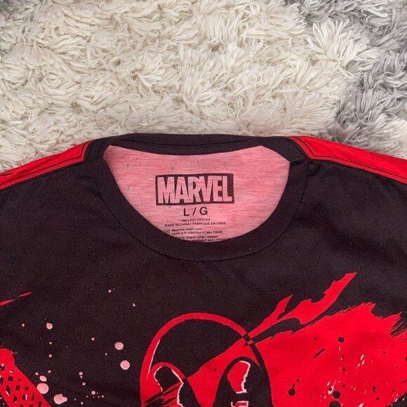 Marvel Deadpool All Over Print AOP Men's Large Red Comic MCU - Picture 2 of 5